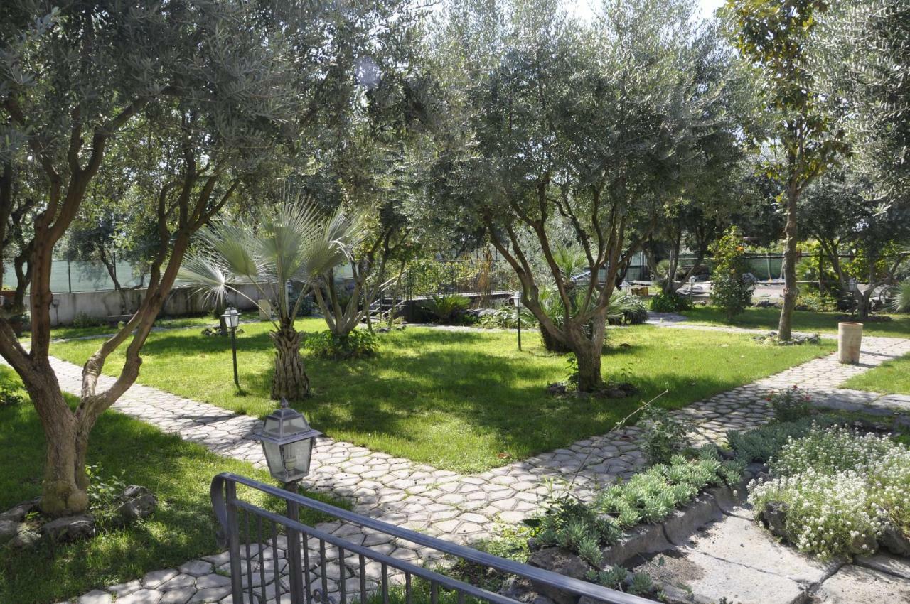 Отель Antica Masseria Pellegrini Боскореале Экстерьер фото